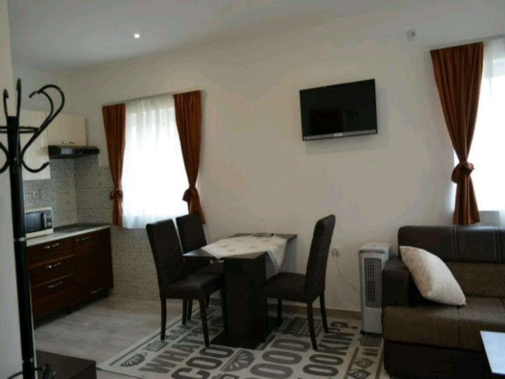 Guest House First Stop Rakovica Ngoại thất bức ảnh