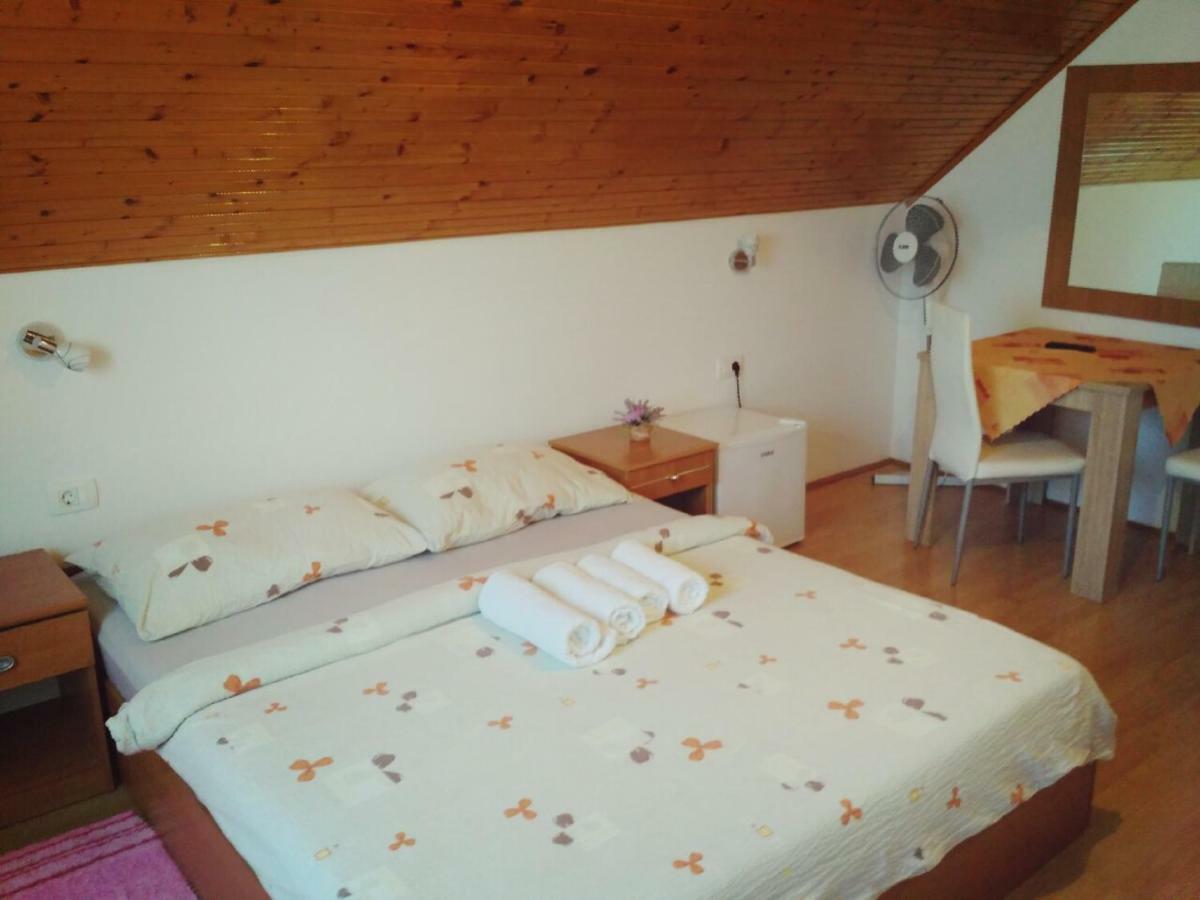 Guest House First Stop Rakovica Ngoại thất bức ảnh