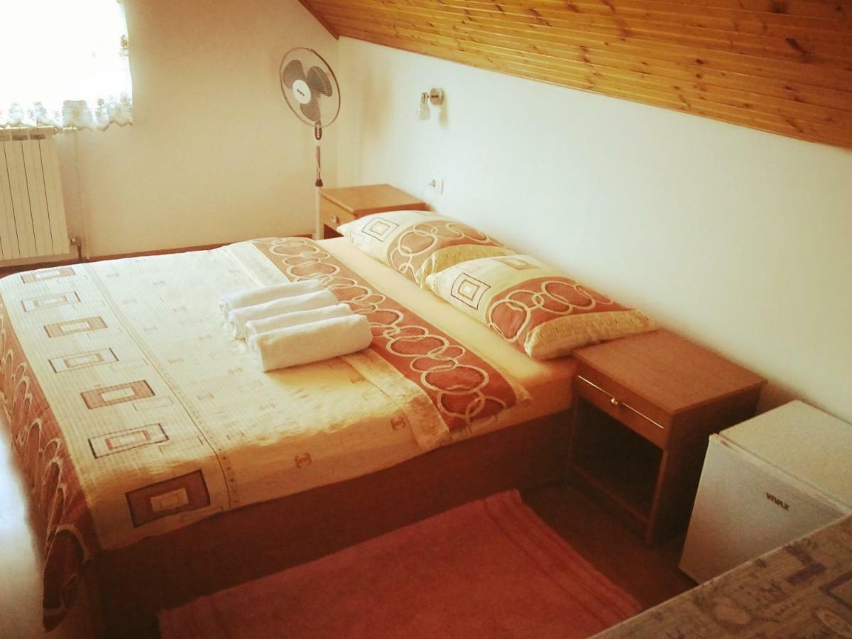 Guest House First Stop Rakovica Ngoại thất bức ảnh